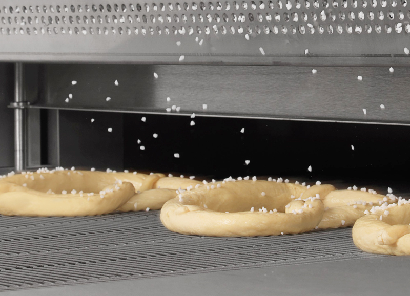 Belaugungsanlagen zur automatischen und händischen Belaugung Belaugungsanlage mit Bestreuungsmodul