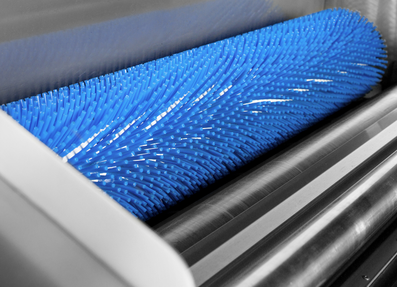 Blechreinigungsmaschine für die Reinigung von Backblechen Blechreinigungsanlage mit Rundbürste