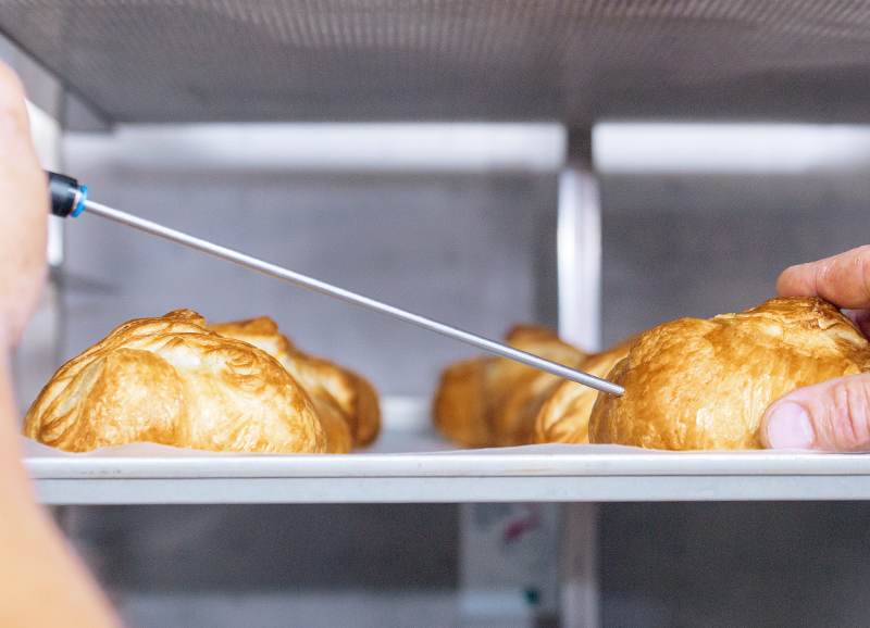 Gärschränke und Vakuumkühlung zur mehlstaubfreien Verarbeitung von Backwaren Gärschrank mit Backwaren